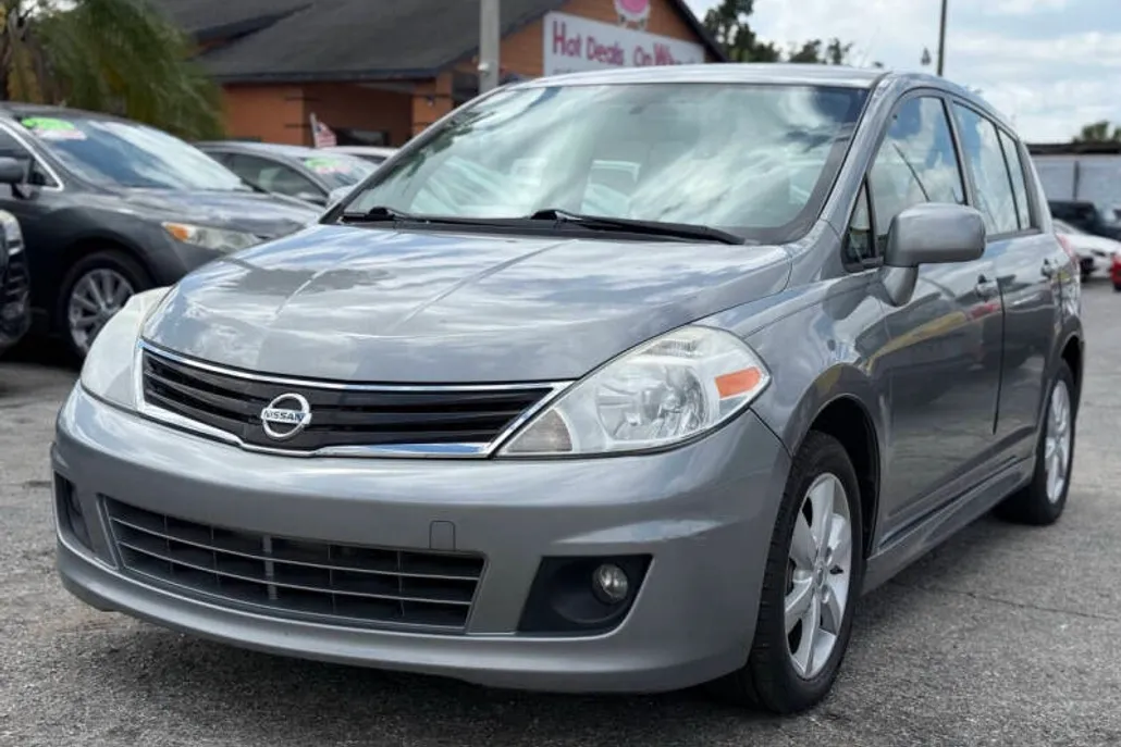 2012 Nissan Versa 1.8 SL photo 1