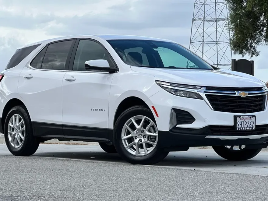 2022 Chevrolet Equinox LT photo 1