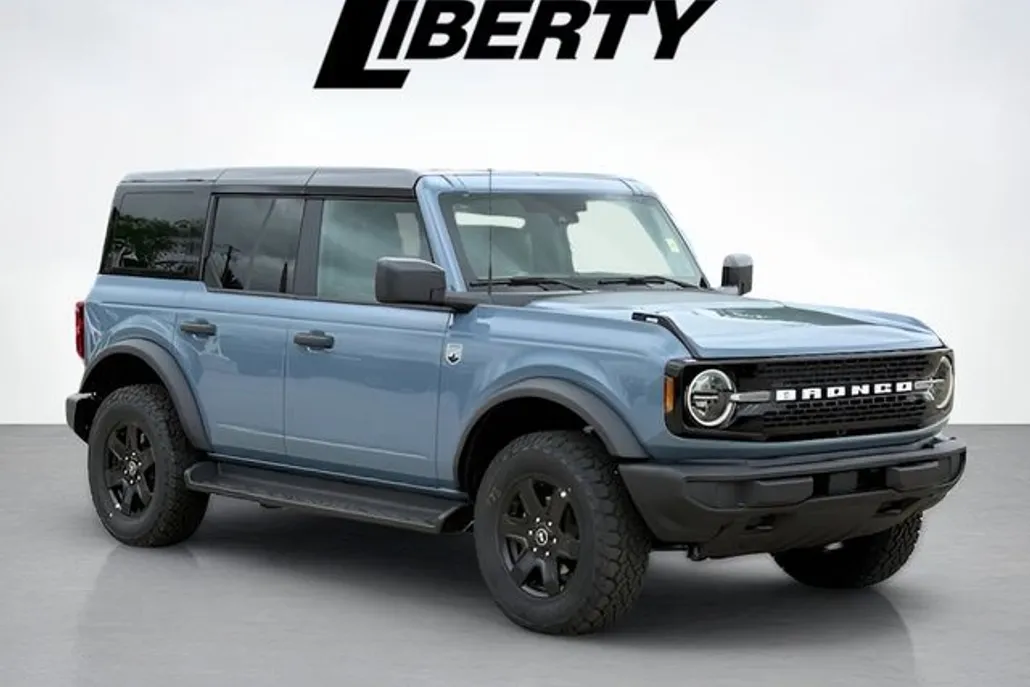 2025 Ford Bronco Outer Banks photo 1