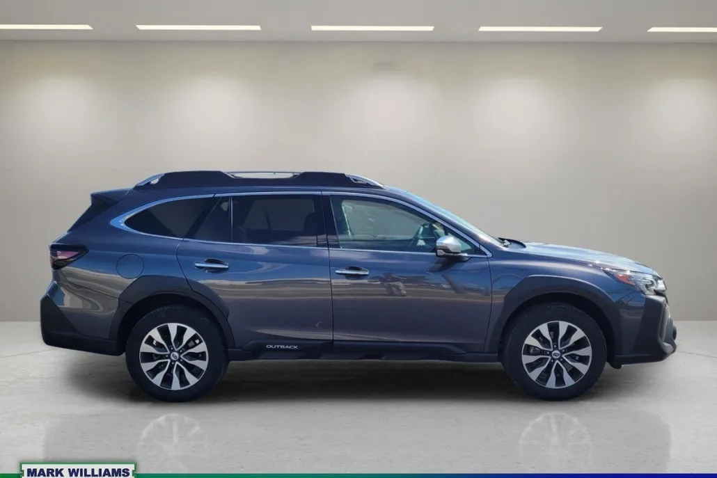 2023 Subaru Outback Touring XT photo 1