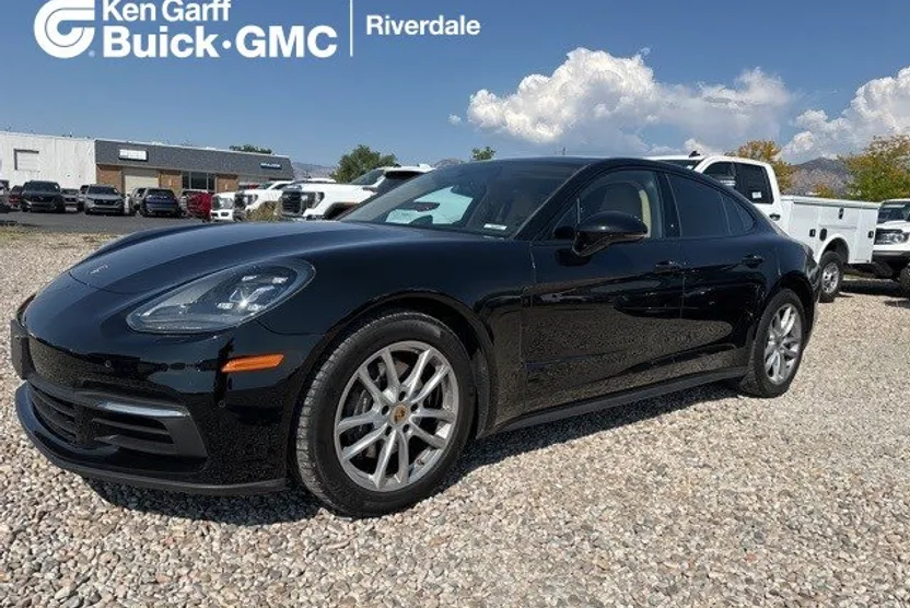 2017 Porsche Panamera Base photo 1