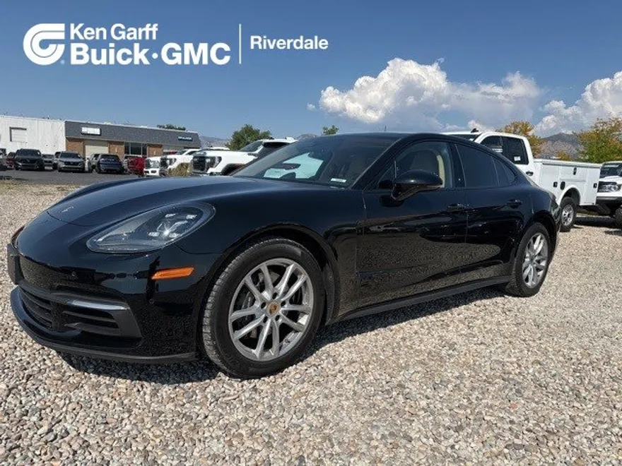 2017 Porsche Panamera Base photo 1