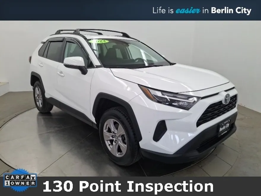 2023 Toyota RAV4 XLE photo 1