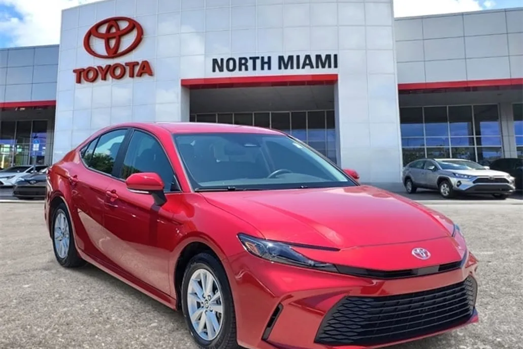 2025 Toyota Camry LE photo 1