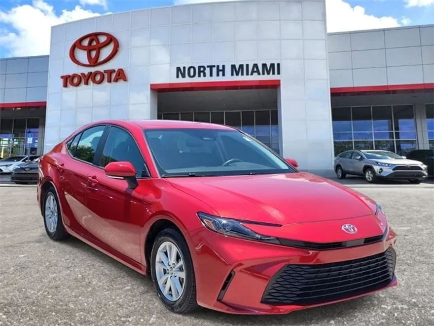 2025 Toyota Camry LE photo 1