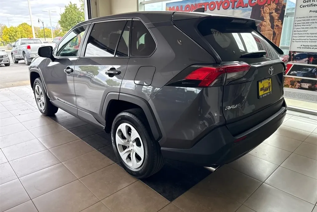2024 Toyota RAV4 LE photo 1