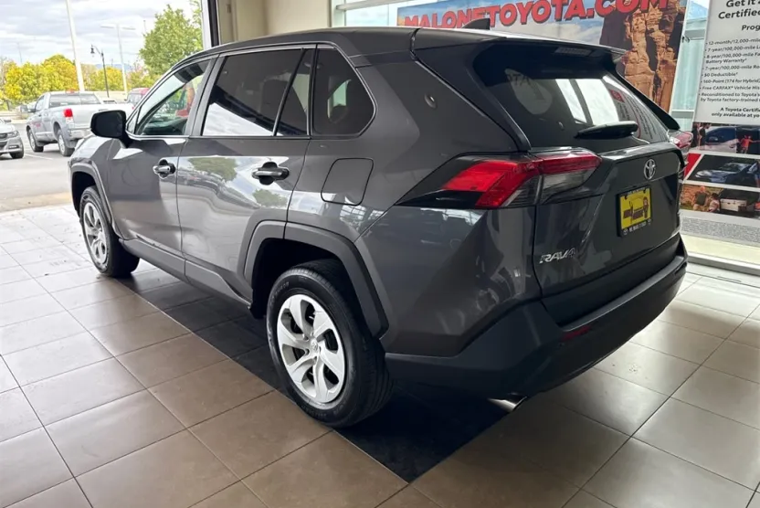 2024 Toyota RAV4 LE photo 1