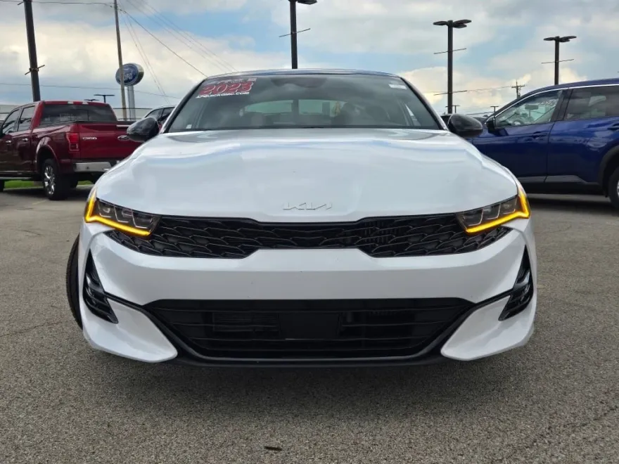 2023 Kia K5 GT-Line photo 1