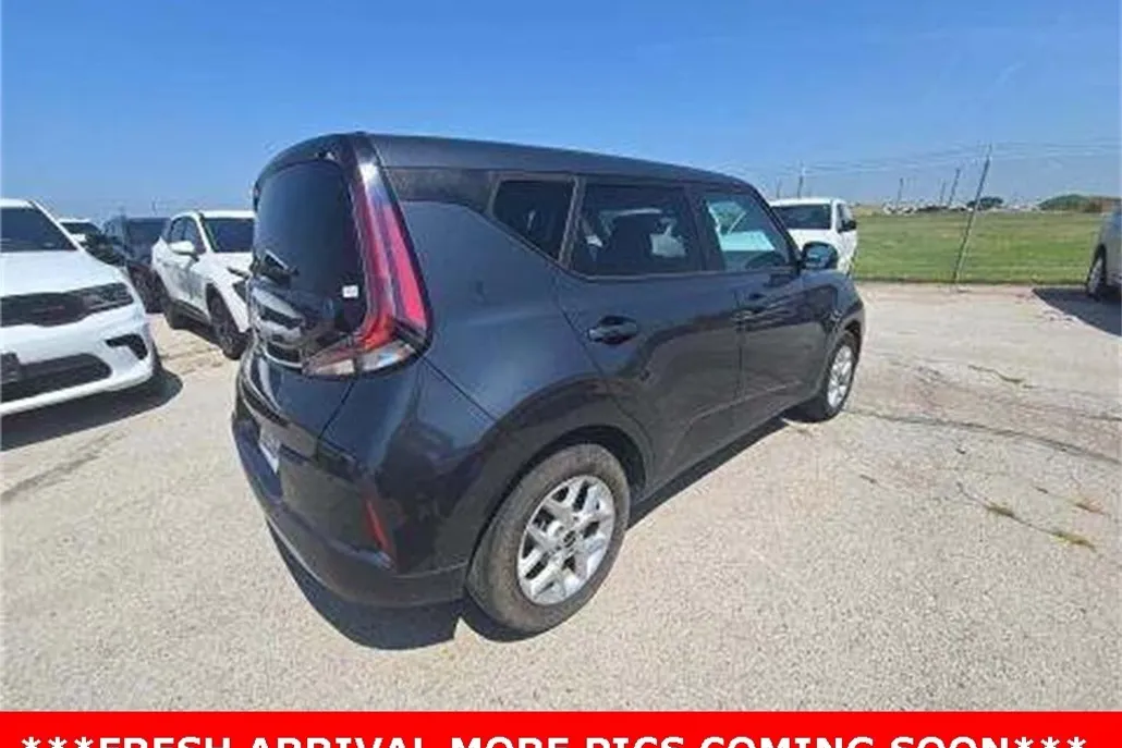 2024 Kia Soul LX photo 1