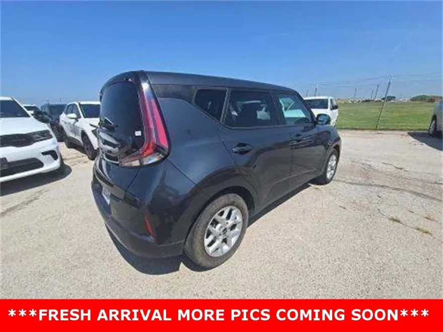 2024 Kia Soul LX photo 1