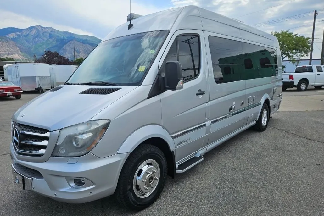2014 Mercedes Benz Sprinter High Roof photo 1