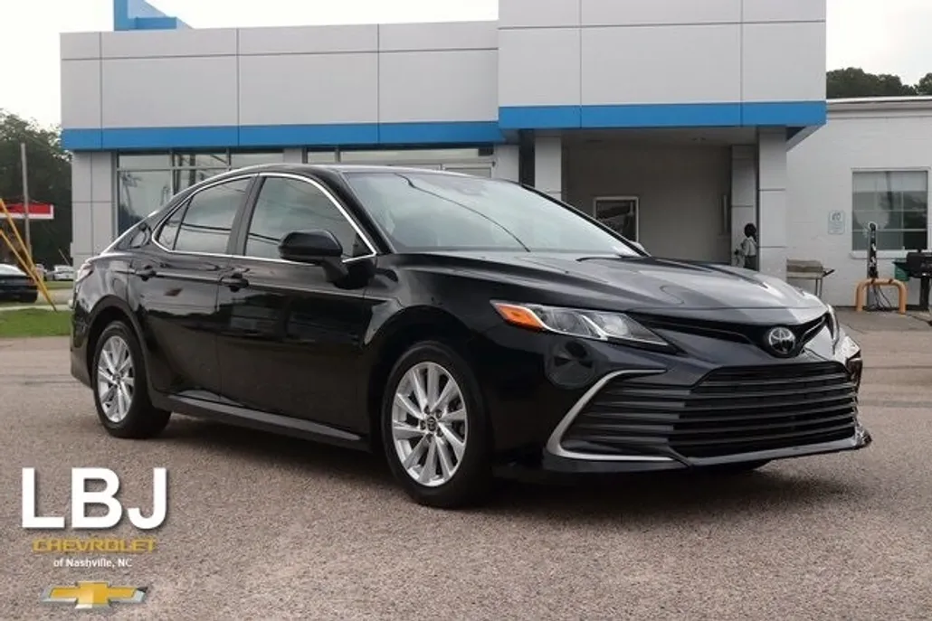 2023 Toyota Camry LE photo 1