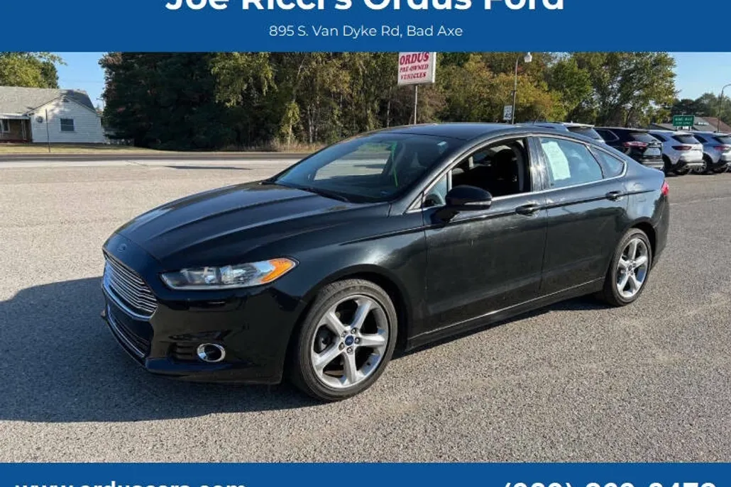 2015 Ford Fusion SE photo 1