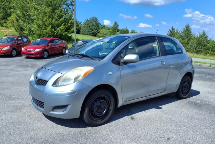 2009 Toyota Yaris Base photo 1