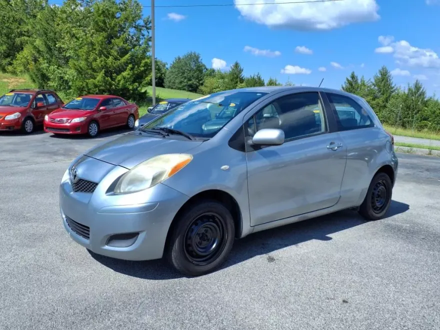 2009 Toyota Yaris Base photo 1
