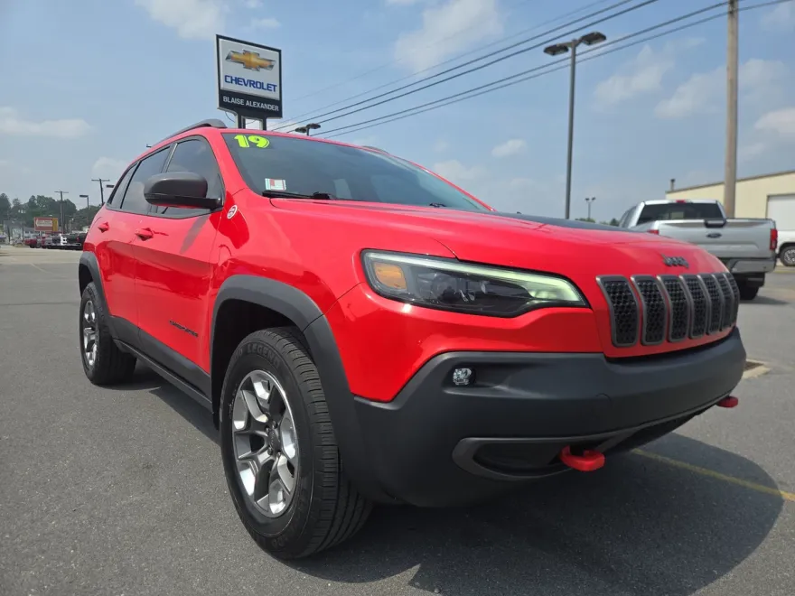2019 Jeep Cherokee Trailhawk photo 1