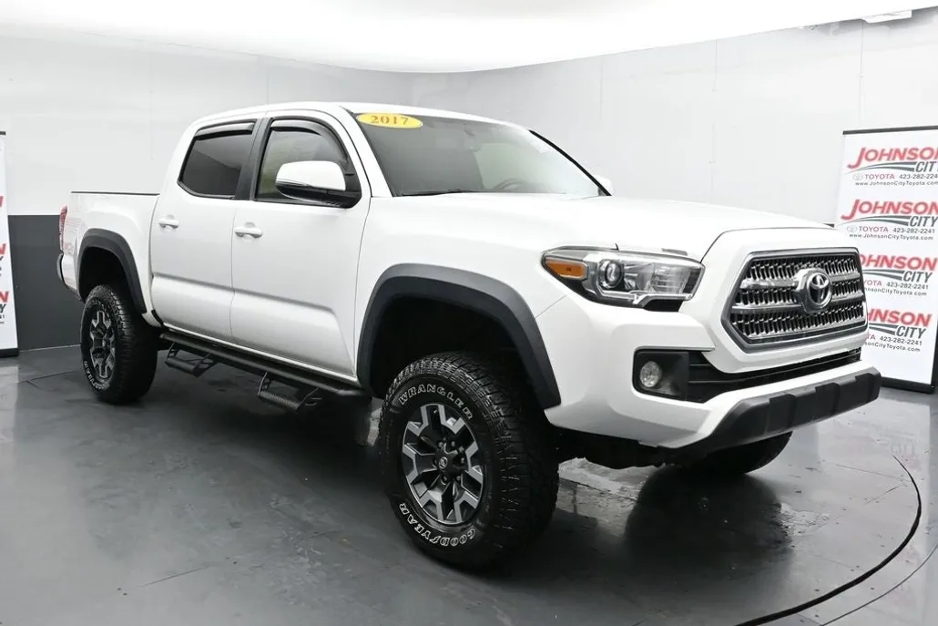 2017 Toyota Tacoma TRD Off-Road photo 1