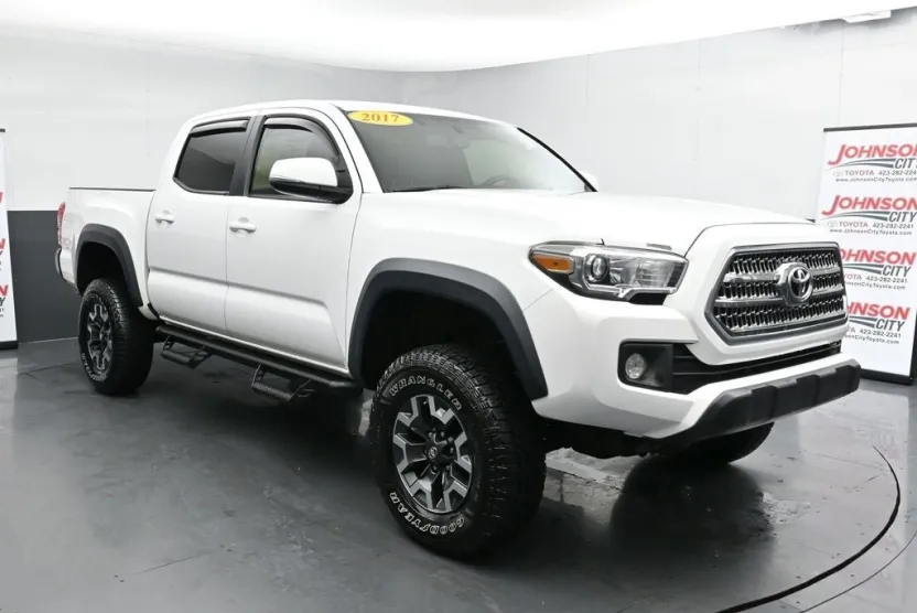 2017 Toyota Tacoma TRD Off-Road photo 1