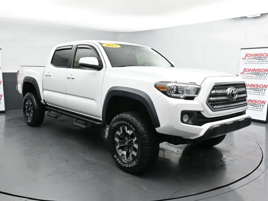 2017 Toyota Tacoma TRD Off-Road photo 1