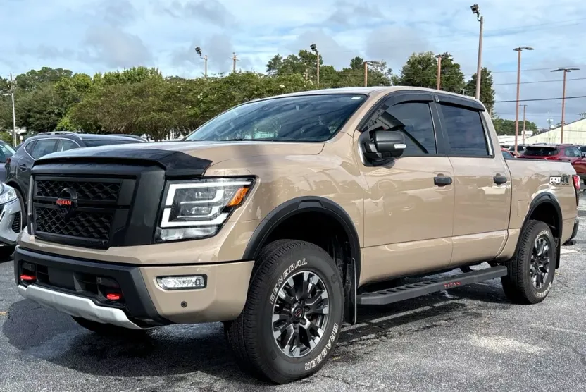 2022 Nissan Titan PRO-4X photo 1