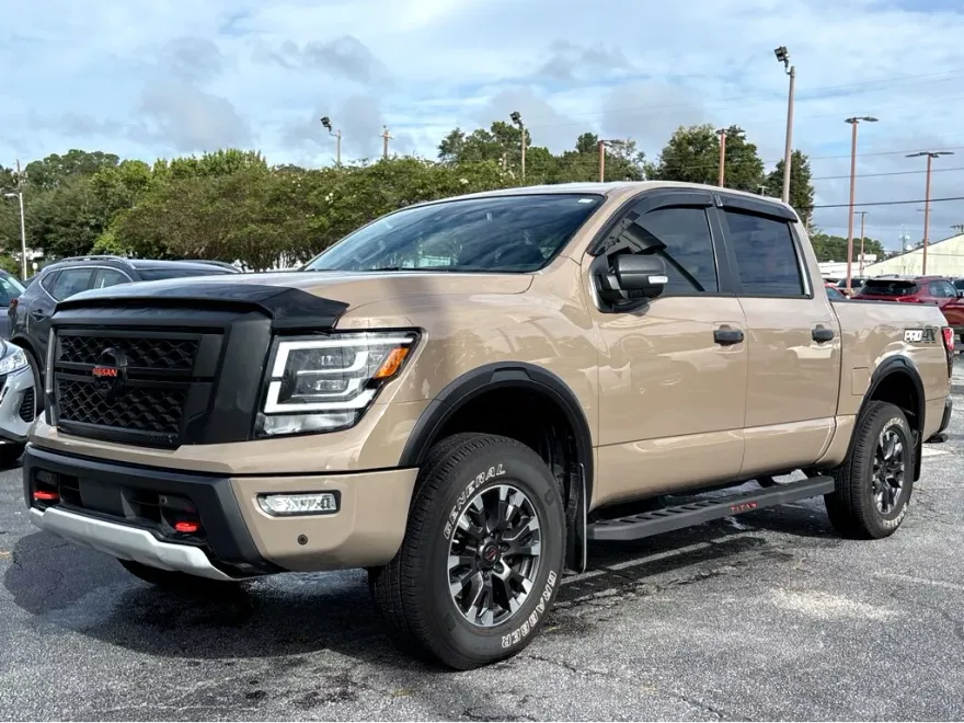 2022 Nissan Titan PRO-4X photo 1