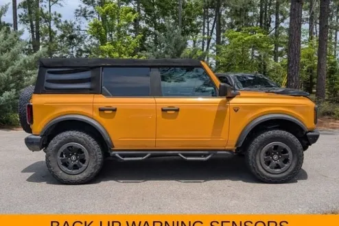 2021 Ford Bronco Base photo 2