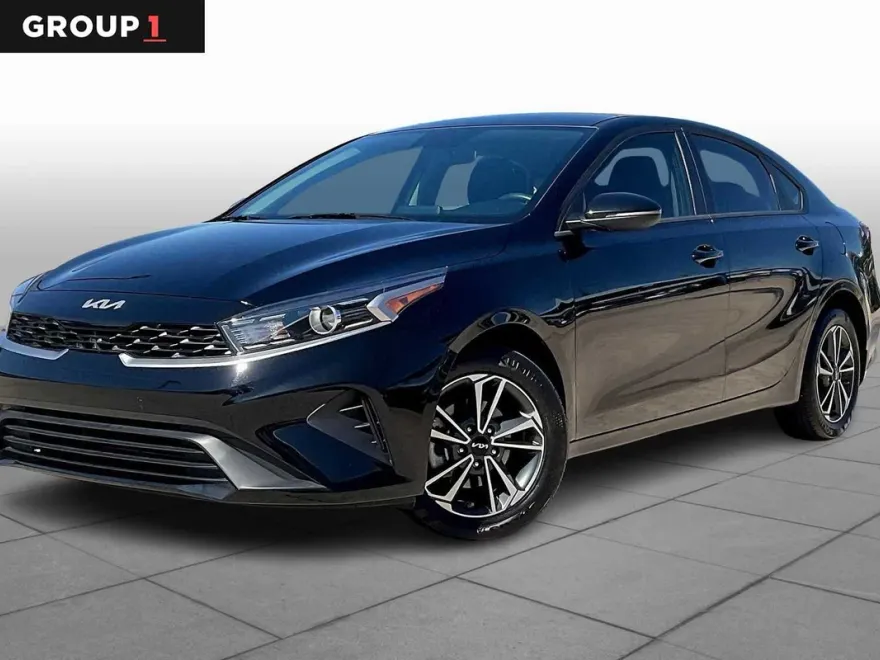 2024 Kia Forte LXS photo 1