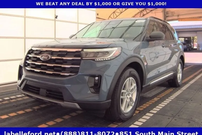 2025 Ford Explorer photo 1