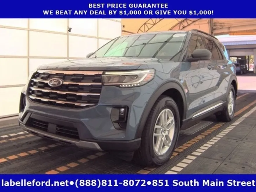 2025 Ford Explorer photo 1