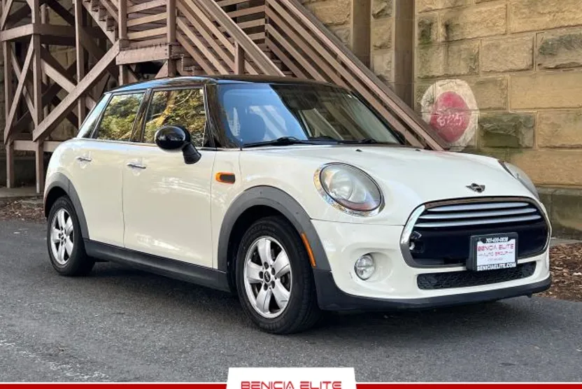 2015 Mini Cooper 4 Door Hardtop photo 1