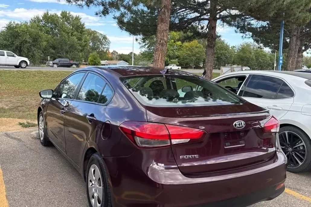 2017 Kia Forte LX Base photo 1