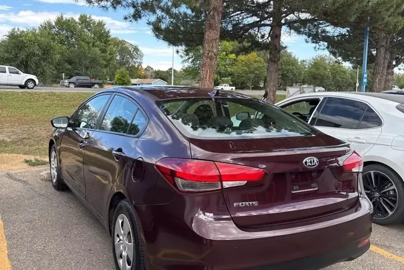 2017 Kia Forte LX Base photo 1