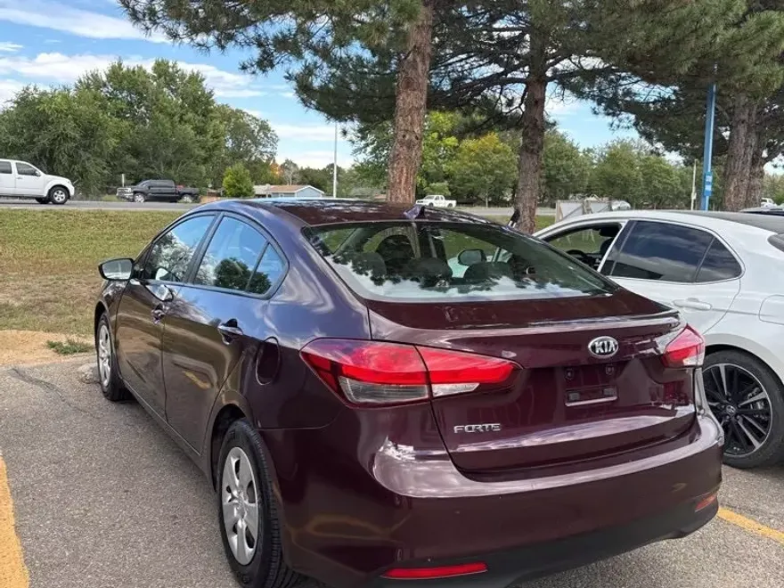 2017 Kia Forte LX Base photo 1