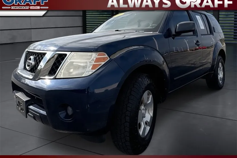 2008 Nissan Pathfinder S photo 1