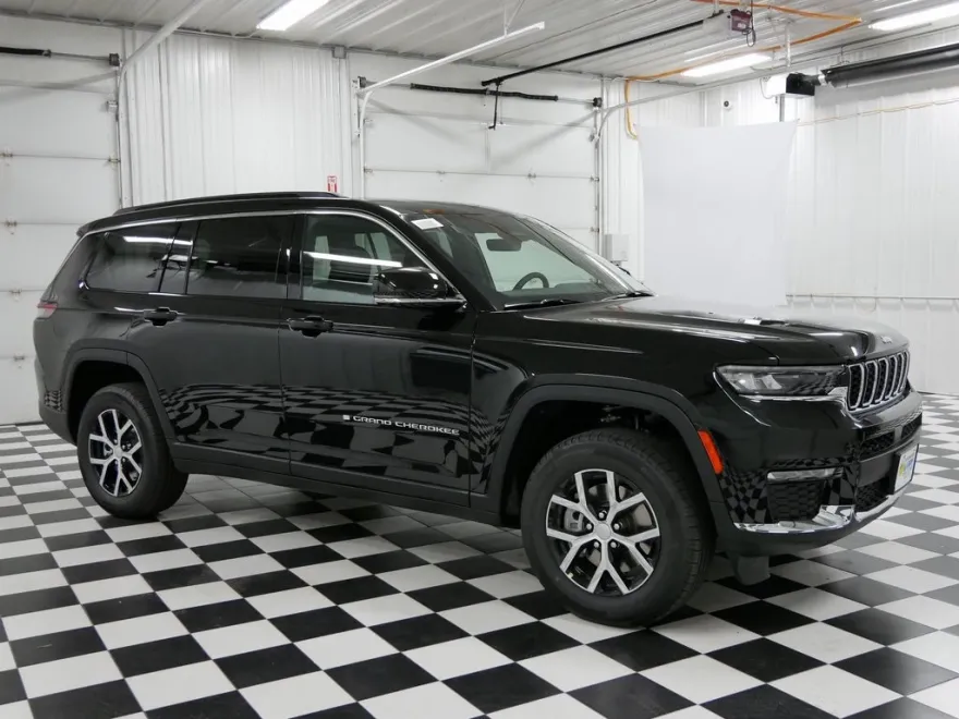 2025 Jeep Grand Cherokee Limited photo 1