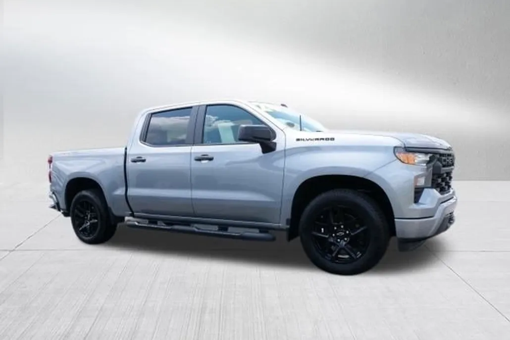 2024 Chevrolet Silverado 1500 Custom photo 1