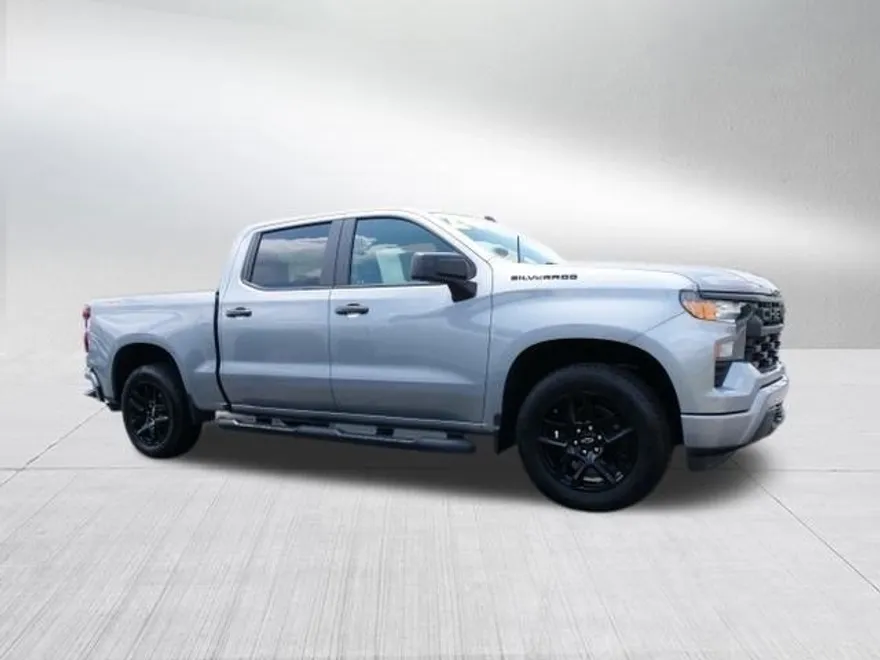 2024 Chevrolet Silverado 1500 Custom photo 1