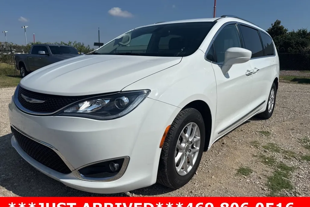 2020 Chrysler Pacifica Touring L photo 1