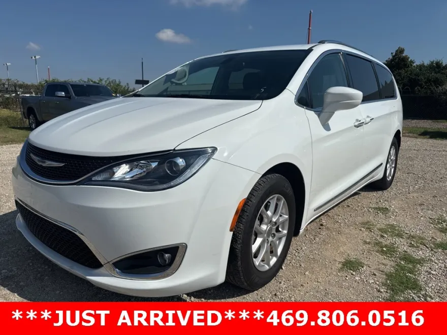 2020 Chrysler Pacifica Touring L photo 1