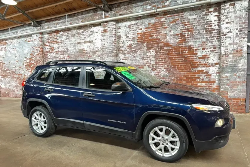2015 Jeep Cherokee Sport photo 1