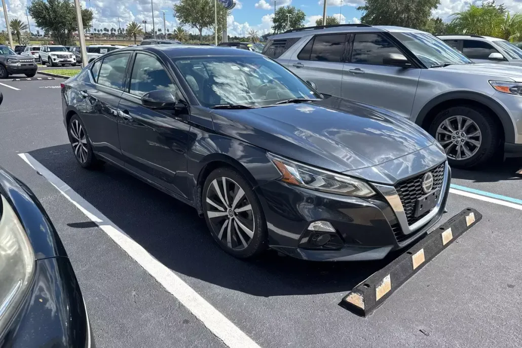 2020 Nissan Altima Platinum photo 1