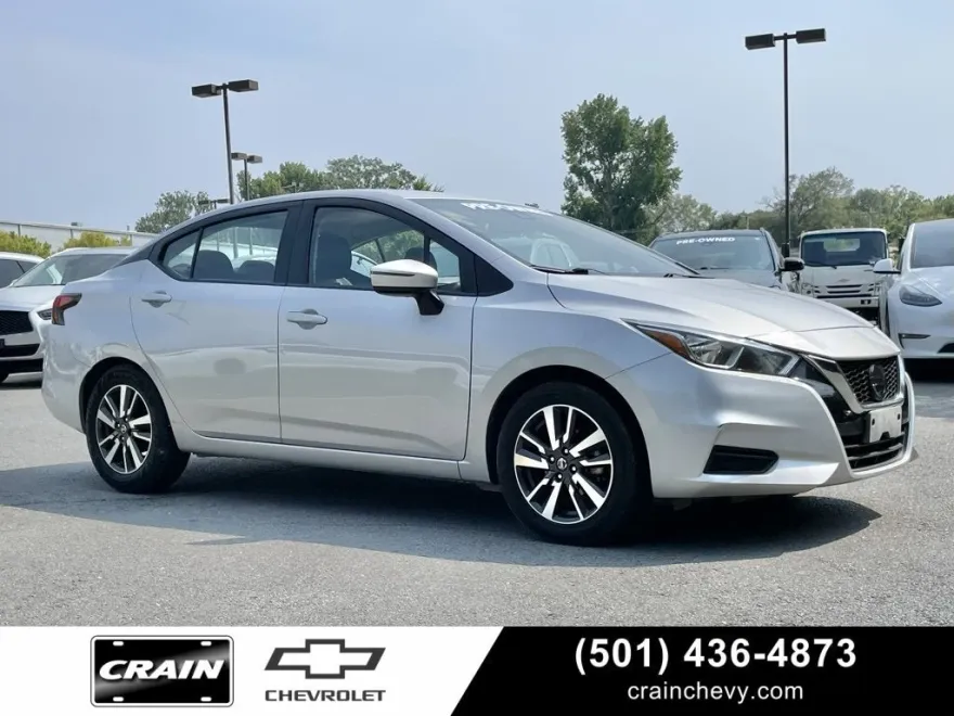 2021 Nissan Versa SV photo 1
