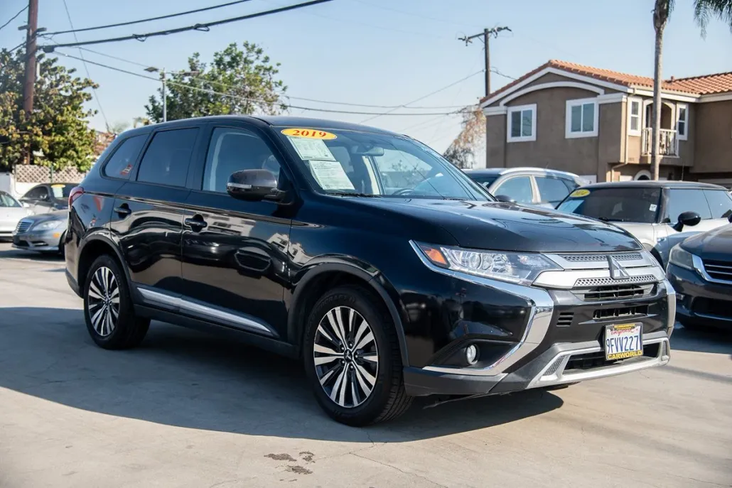 2019 Mitsubishi Outlander SE photo 1