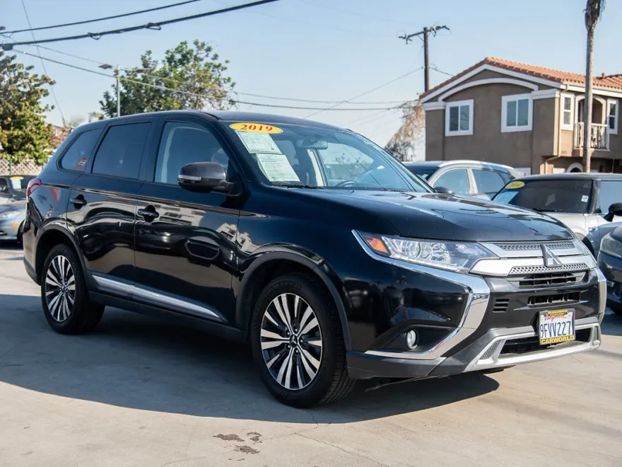 2019 Mitsubishi Outlander SE photo 1