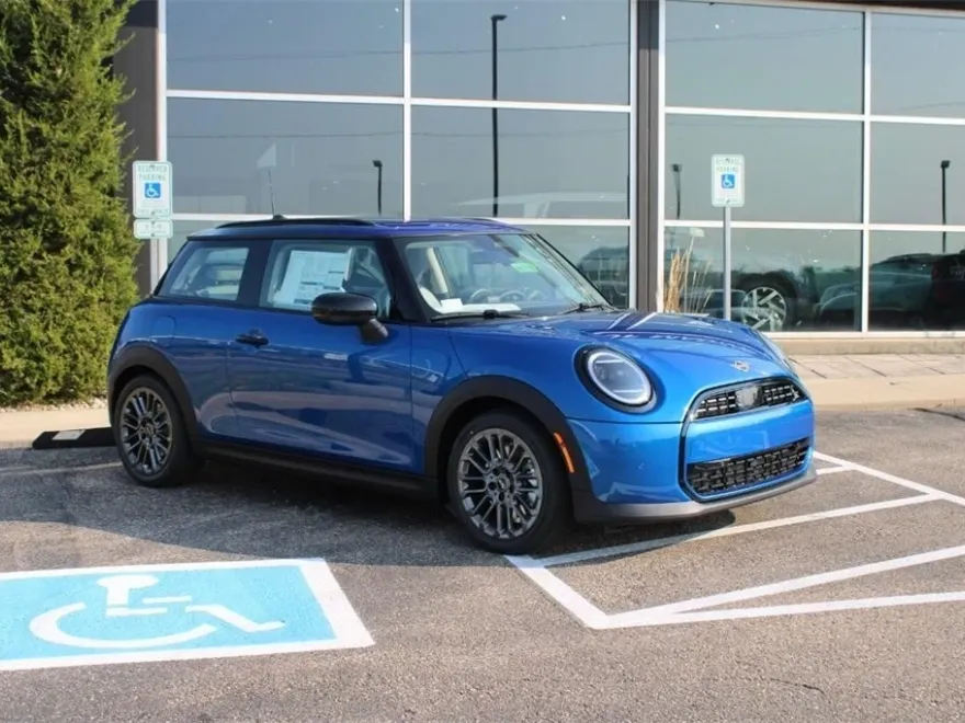 2025 Mini Cooper 2 Door Hardtop Signature photo 1