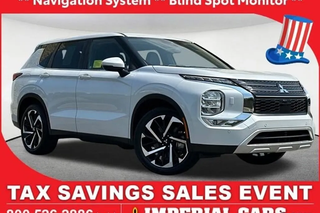 2023 Mitsubishi Outlander SE photo 1