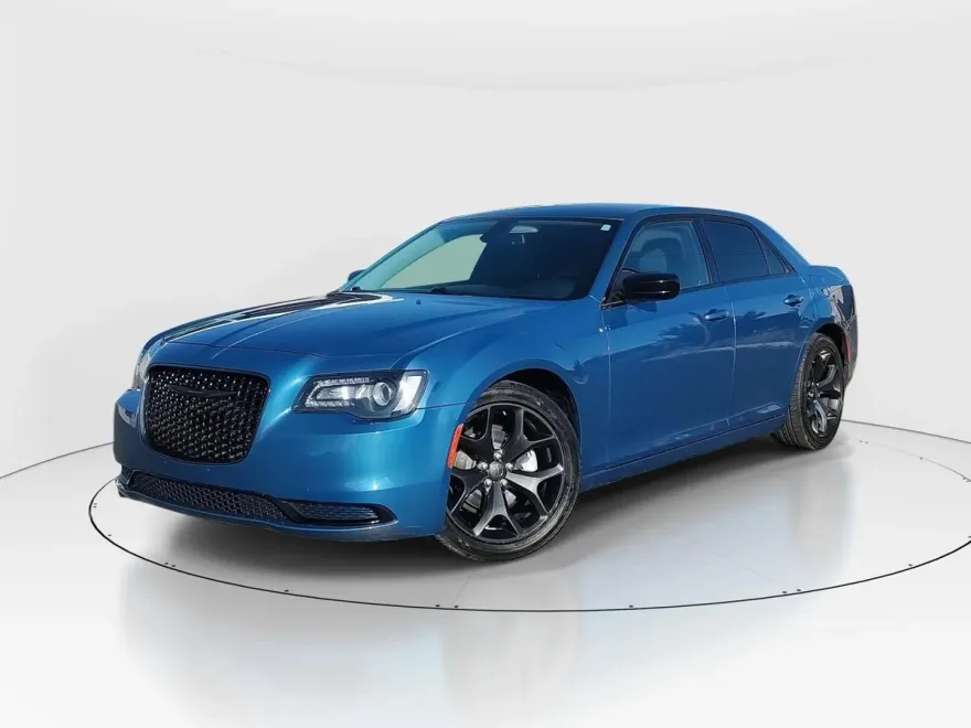 2021 Chrysler 300 Touring photo 1