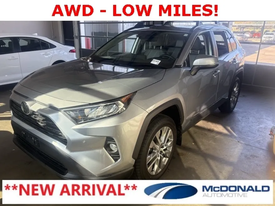 2020 Toyota RAV4 XLE Premium photo 1