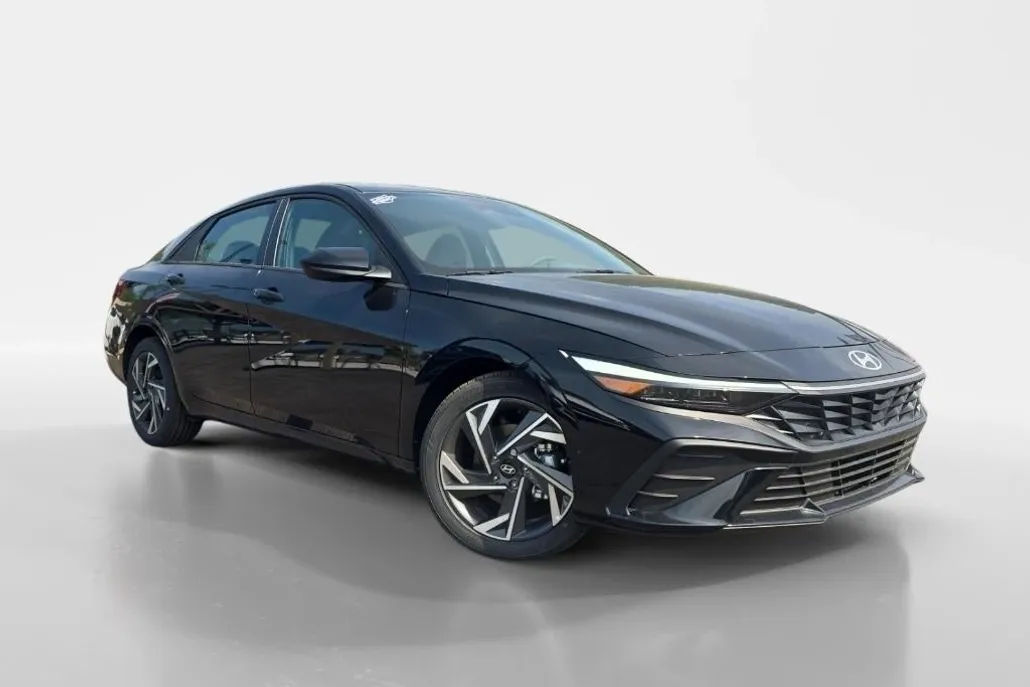 2025 Hyundai Elantra SEL Sport photo 1