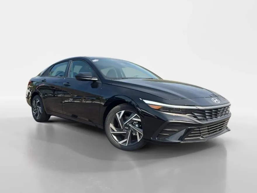2025 Hyundai Elantra SEL Sport photo 1